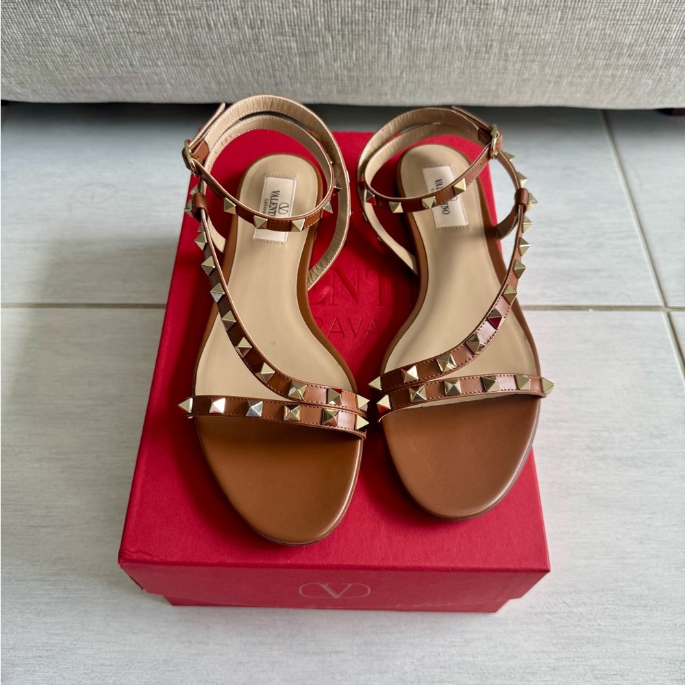 BRAND NEW Valentino Garavani RockStud Brown Sandals - Picture 4 of 9